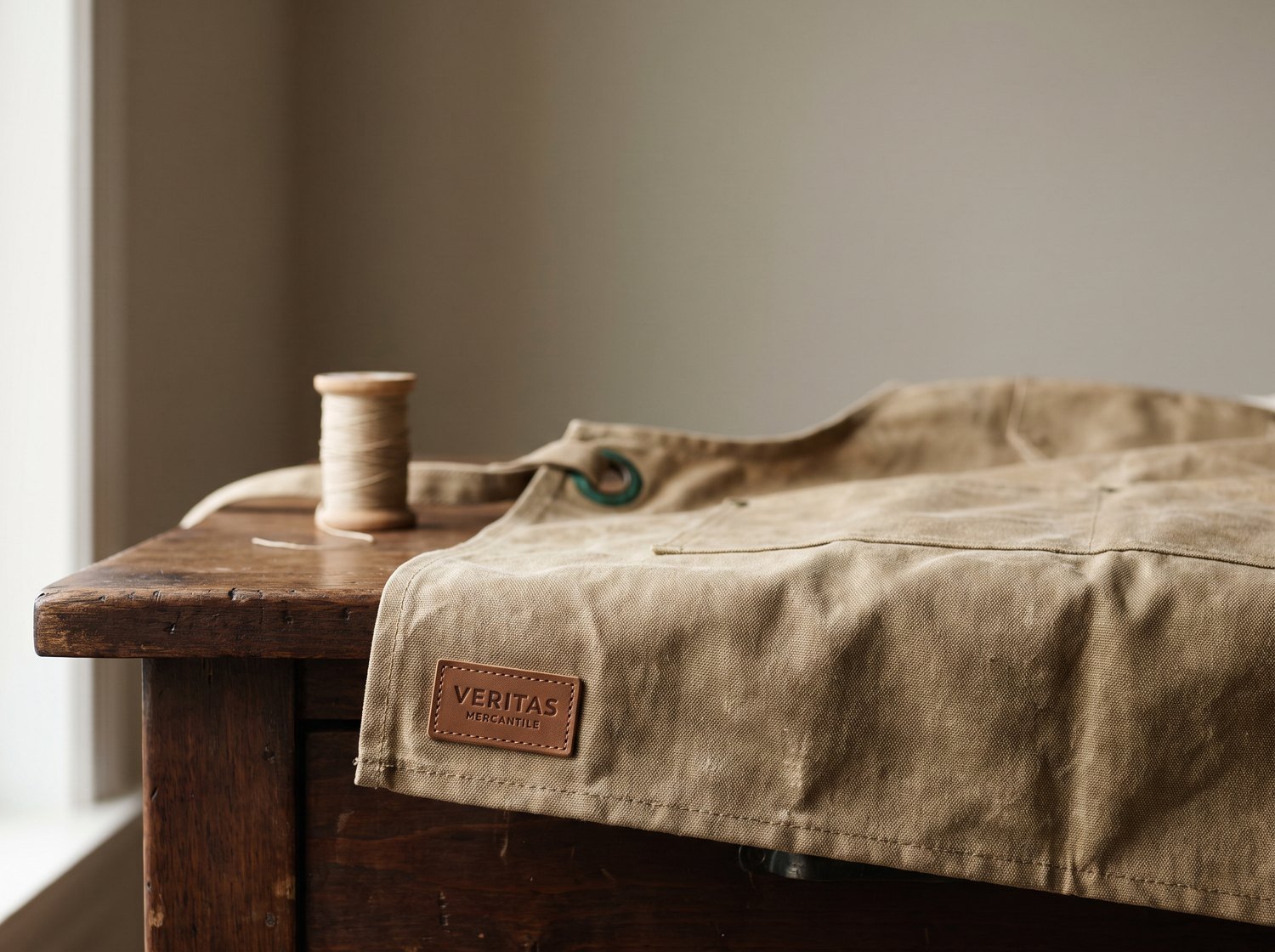 Apron in waxed canvas